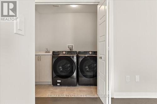 478 Robert Woolner Street, North Dumfries, ON - Indoor Photo Showing Laundry Room