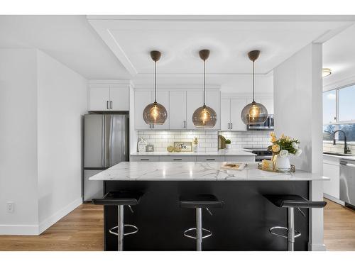 604 11920 80 Avenue, Delta, BC - Indoor Photo Showing Kitchen With Upgraded Kitchen