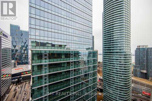 Ph06 - 30 Grand Trunk Crescent, Toronto, ON - Outdoor With Facade