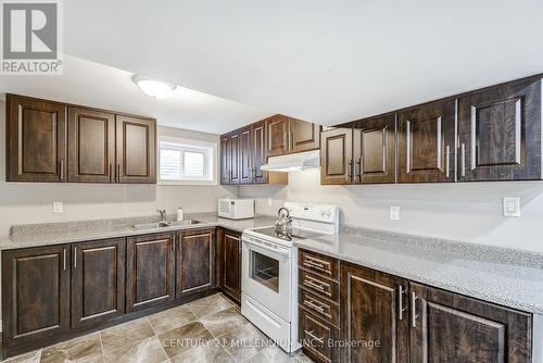 10 Evesham Crescent, Brampton, ON - Indoor Photo Showing Kitchen With Double Sink