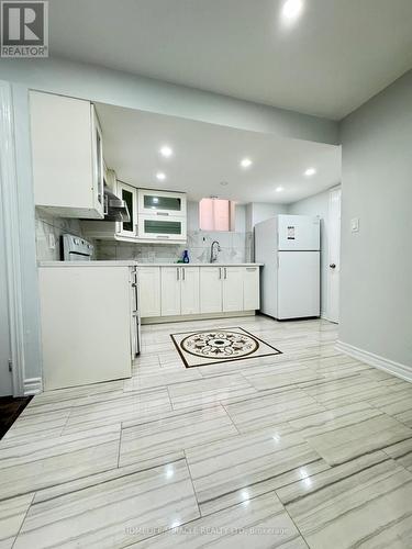 Bsmt - 8 Altura Way, Brampton, ON - Indoor Photo Showing Kitchen
