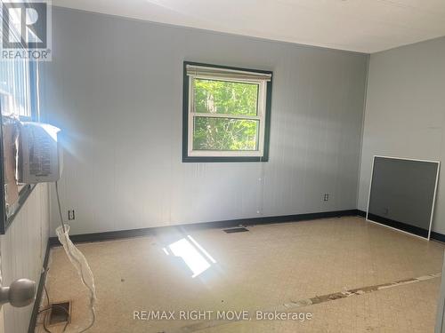 1052 4 Seasons Road, Gravenhurst, ON - Indoor Photo Showing Other Room