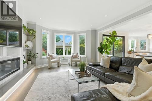 691 Merlot Court, Mississauga, ON - Indoor Photo Showing Living Room With Fireplace