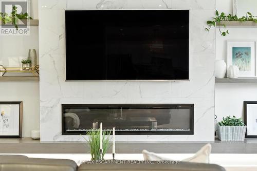 691 Merlot Court, Mississauga, ON - Indoor With Fireplace