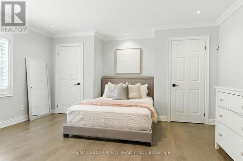 691 Merlot Court, Mississauga, ON - Indoor Photo Showing Bedroom