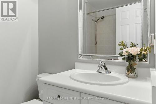 691 Merlot Court, Mississauga, ON - Indoor Photo Showing Bathroom