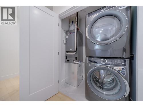 4 3836 W 8Th Avenue, Vancouver, BC - Indoor Photo Showing Laundry Room