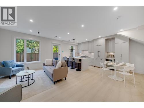 4 3836 W 8Th Avenue, Vancouver, BC - Indoor Photo Showing Living Room