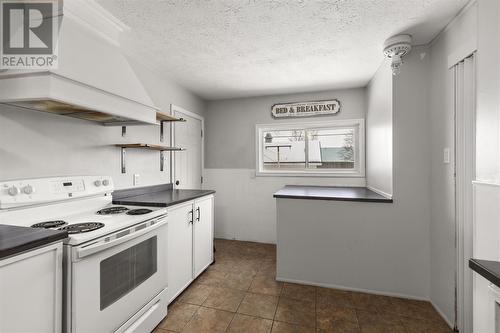 129 Wallace Ter, Sault Ste. Marie, ON - Indoor Photo Showing Kitchen