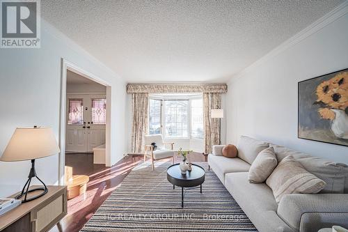 2066 Pineview Drive, Oakville, ON - Indoor Photo Showing Living Room