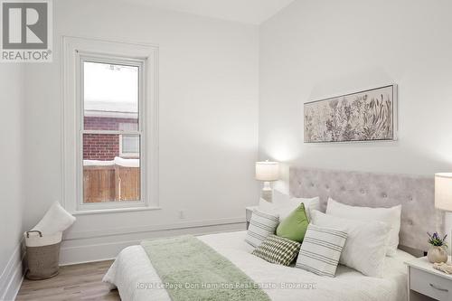 70 Goderich Street W, Huron East (Seaforth), ON - Indoor Photo Showing Bedroom