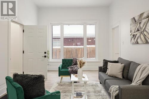 70 Goderich Street W, Huron East (Seaforth), ON - Indoor Photo Showing Living Room