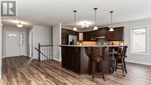 36 Hummingbird Lane, St. Thomas, ON - Indoor Photo Showing Kitchen With Upgraded Kitchen