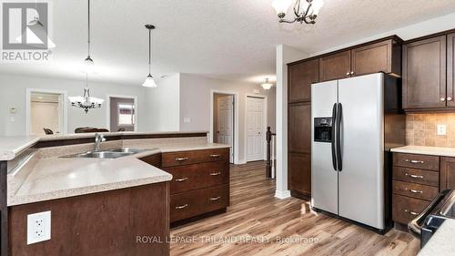 36 Hummingbird Lane, St. Thomas, ON - Indoor Photo Showing Kitchen With Double Sink