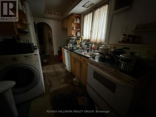 25 Third Avenue, Ottawa, ON - Indoor Photo Showing Laundry Room