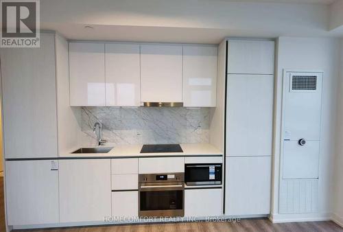 1502 - 8 Interchange Way, Vaughan, ON - Indoor Photo Showing Kitchen