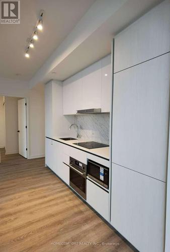 1502 - 8 Interchange Way, Vaughan, ON - Indoor Photo Showing Kitchen