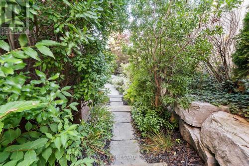 1220 Milna Drive, Oakville, ON - Outdoor