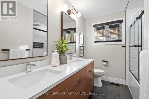 190 Winston Boulevard, Cambridge, ON - Indoor Photo Showing Bathroom