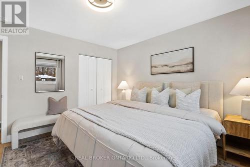 190 Winston Boulevard, Cambridge, ON - Indoor Photo Showing Bedroom