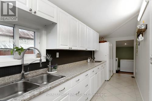8190 Mud Street, Grimsby, ON - Indoor Photo Showing Kitchen With Double Sink