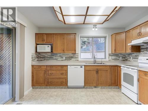 Kitchen - 2330 Butt Road Unit# 458, West Kelowna, BC - Indoor Photo Showing Kitchen With Double Sink