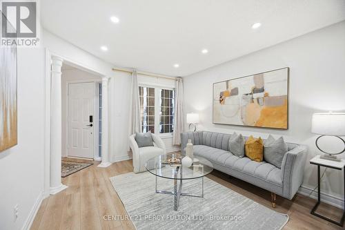 35 Markwood Crescent, Whitby, ON - Indoor Photo Showing Living Room