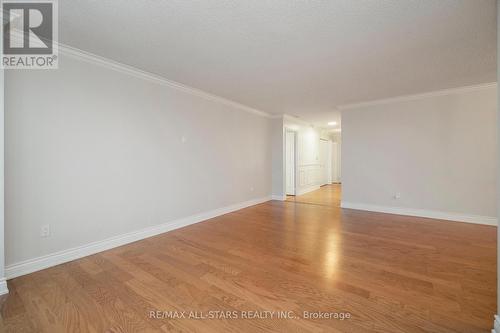 Spacious open concept living area - 404 - 610 Bullock Drive, Markham, ON - Indoor Photo Showing Other Room