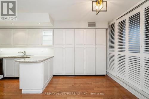 Walk out to balcony - 404 - 610 Bullock Drive, Markham, ON - Indoor Photo Showing Kitchen