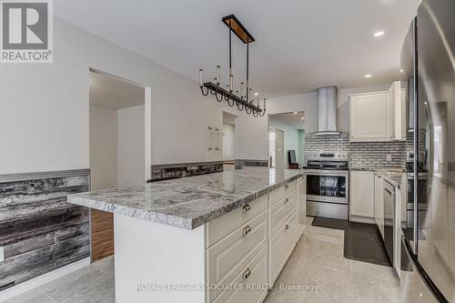 130 Cunningham Drive, New Tecumseth, ON - Indoor Photo Showing Kitchen With Upgraded Kitchen