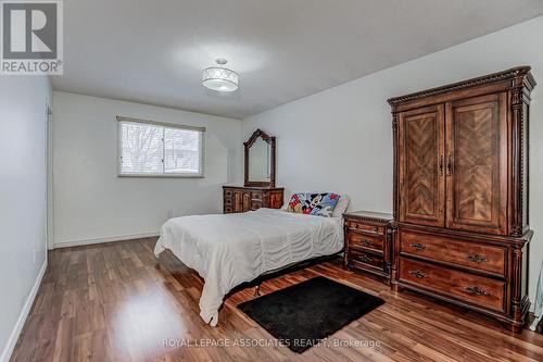 130 Cunningham Drive, New Tecumseth, ON - Indoor Photo Showing Bedroom