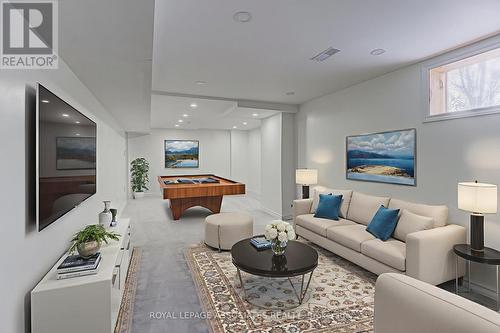 130 Cunningham Drive, New Tecumseth, ON - Indoor Photo Showing Living Room