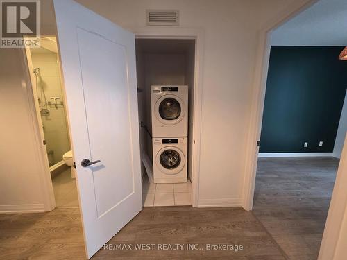 505 - 101 Erskine Avenue, Toronto, ON - Indoor Photo Showing Laundry Room