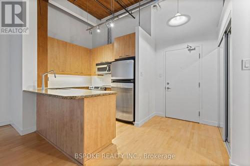 227 - 955 Queen Street W, Toronto, ON - Indoor Photo Showing Kitchen