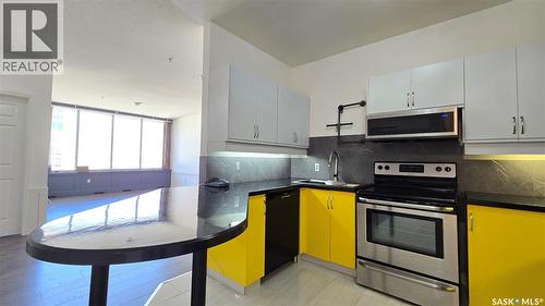 806 1867 Hamilton Street, Regina, SK - Indoor Photo Showing Kitchen With Stainless Steel Kitchen