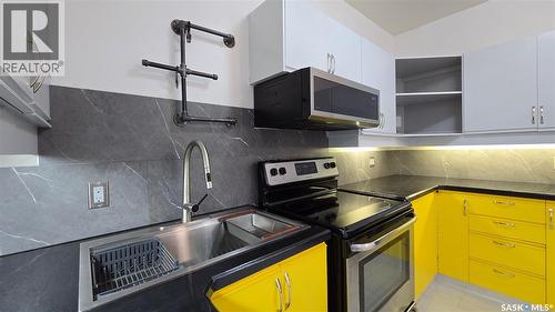 806 1867 Hamilton Street, Regina, SK - Indoor Photo Showing Kitchen With Stainless Steel Kitchen