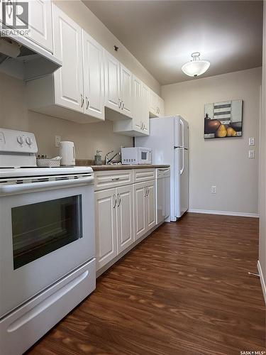 423 680 7Th Avenue E, Melville, SK - Indoor Photo Showing Kitchen