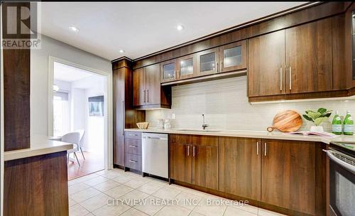 2140 Oakpoint Road, Oakville, ON - Indoor Photo Showing Kitchen