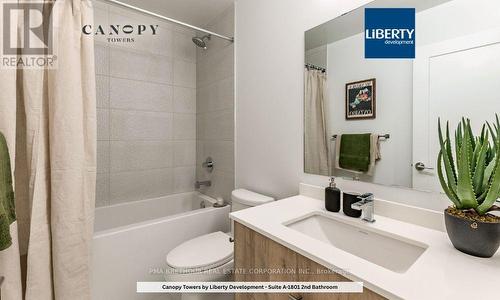 1801 - 5105 Hurontario Street, Mississauga, ON - Indoor Photo Showing Bathroom