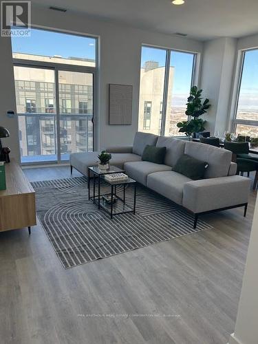 Ph06 - 5105 Hurontario Street, Mississauga, ON - Indoor Photo Showing Living Room