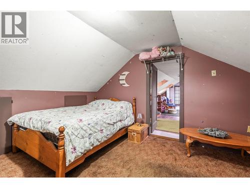 1978 Pleasant Valley Road, Spallumcheen, BC - Indoor Photo Showing Bedroom