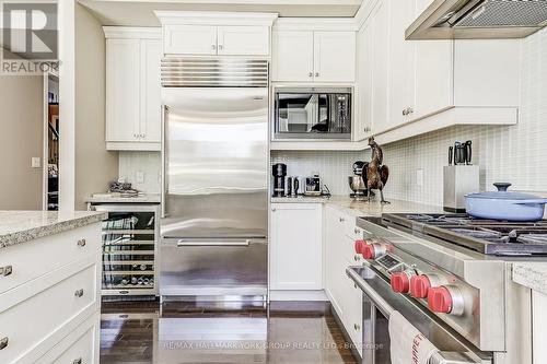 1022 Sherman Brock Circle, Newmarket, ON - Indoor Photo Showing Kitchen With Upgraded Kitchen