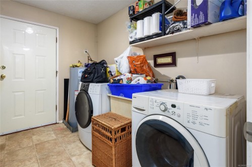 2030 Black Creek Rd, Black Creek, BC 