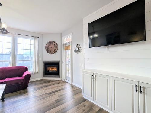 2008A-5052 Riverview Road, Fairmont Hot Springs, BC - Indoor Photo Showing Living Room With Fireplace