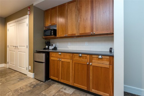 113/115A-1376 Lynburne Pl, Langford, BC - Indoor Photo Showing Kitchen