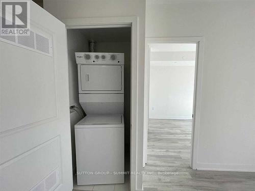 301 - 4655 Metcalfe Avenue, Mississauga, ON - Indoor Photo Showing Laundry Room