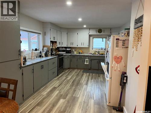 220 5Th Avenue E, Gravelbourg, SK - Indoor Photo Showing Kitchen