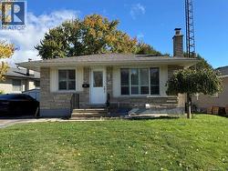 86 HILLSBOROUGH Crescent Unit# Main  Kitchener, ON N2E 1J6