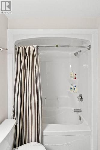 56 - 811 Sarnia Road, London North (North M), ON - Indoor Photo Showing Bathroom