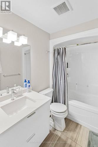 56 - 811 Sarnia Road, London North (North M), ON - Indoor Photo Showing Bathroom